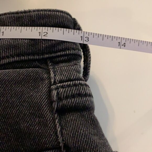 H&m black denim cut off shorts five pockets zipper front 2 inch inseam - Picture 8 of 9